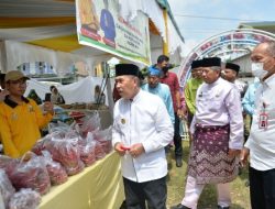Gubernur Syamsuar Tinjau Operasi Pasar Di Simpang Belutu Kandis