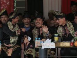 Hadiri Festival Pacu Jalur 2022, Gubernur Riau Serahkan Bantuan dan Sertifikat WBTb