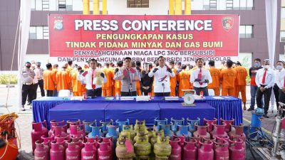 Polda Riau Ringkus Komplotan Pengoplos Elpiji 3 Kg