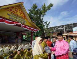 Gubernur Riau Serahkan Ratusan Wakaf Al-Quran di MAN 1 Pekanbaru
