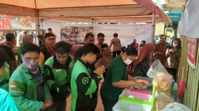 Setiap Jumat, Polsek Payung Sekaki Dirikan Warung Makan Gratis di Jalan Riau