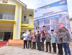 Rektor Resmikan Rusun Unilak