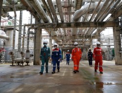Studi Banding Pengelolaan Goodhousekeeping, PT KPI RU Dumai Kunjungi Badak LNG