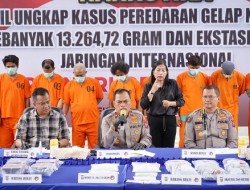 Polda Riau Musnahkan 13 Kg Sabu dan 269 Pil Ektasi Milik 15 Kurir Internasional