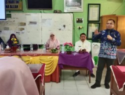 Kunjungi SMP 1 Pekanbaru, Prof Junaidi Berikan Solusi Hadapi Tantangan Guru di Era Digital