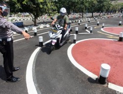 DPR Dukung Polri Wajibkan Bikin SIM Pakai Sertifikat