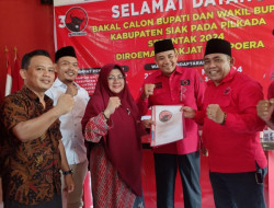 Dr.Afni Z Calon Pertama Mendaftar di PDIP