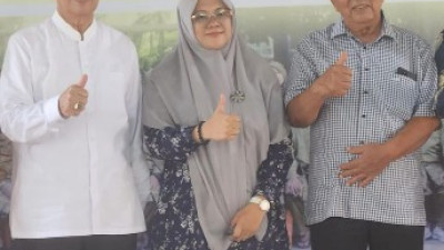 Diapit Arwin dan Syamsuar, Dr.Afni: Doakan Siak Lebih Baik