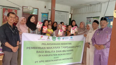 Implementasikan Program Kesehatan, APG Westkampar Indonesia Salurkan Bantuan Pemberian Makanan Tambahan