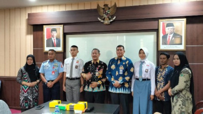 Jumat Ke Jakarta, Kaban Kesbangpol Riau Lepas 2 Siswa Menjadi Paskibraka Nasional