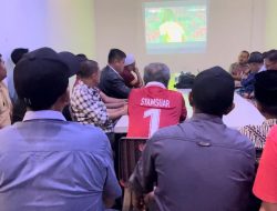 Syamsuar Nobar Pertandingan Timnas vs Australia di Tengah Kesibukan Sebagai Cagubri