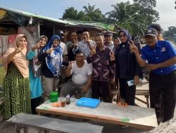 Cabup Afni Sarapan Bersama Relawan Bungaraya di Warung Pinggir Jalan
