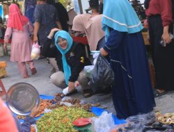 Ketika Pedagang Pasar Seminai Tak Percaya Afni Calon Bupati Siak