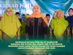 Khofifah Bershalawat Bersama Afni dan Lautan Massa di Kota Siak