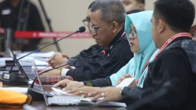 Hakim Pertanyakan Alfedri-Husni ke MK Padahal Petahana