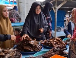 H-1 PSU, Afni Bikin Riuh Pasar Sungai Apit