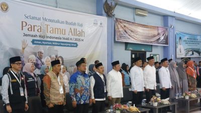 Penjabat Sekdaprov Riau Lepas Kloter Perdana Jemaah Haji Riau